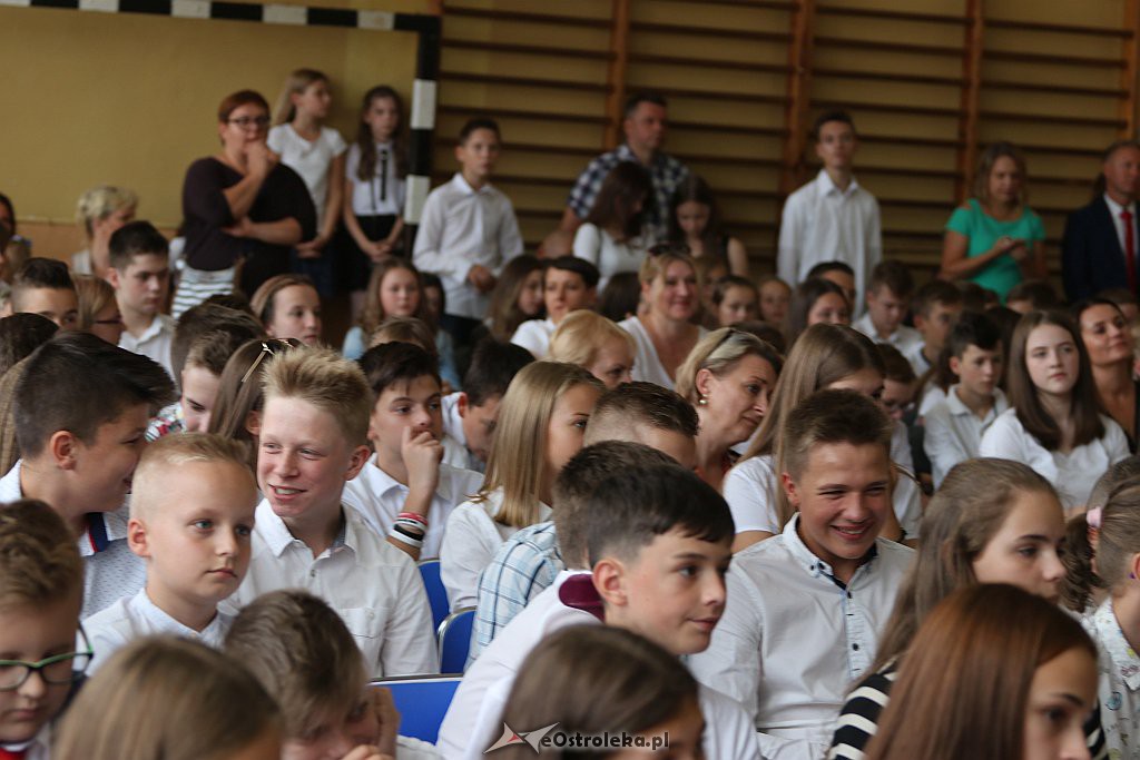 Rozpoczęcie roku szkolnego w SP 1 w Ostrołęce [03.09.2018] - zdjęcie #13 - eOstroleka.pl