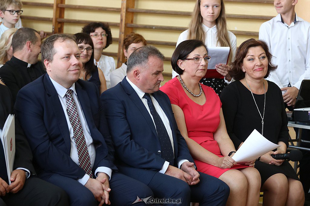 Rozpoczęcie roku szkolnego w SP 1 w Ostrołęce [03.09.2018] - zdjęcie #10 - eOstroleka.pl