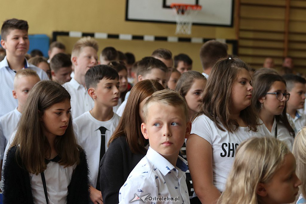 Rozpoczęcie roku szkolnego w SP 1 w Ostrołęce [03.09.2018] - zdjęcie #9 - eOstroleka.pl
