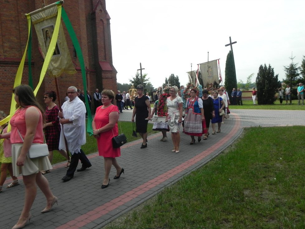 Zalas: Uroczystość poświęcenia chorągwi kościelnej [08.09.2018] - zdjęcie #21 - eOstroleka.pl