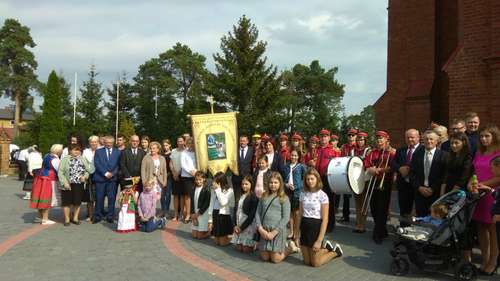 Zalas: Uroczystość poświęcenia chorągwi kościelnej [08.09.2018] - zdjęcie #3 - eOstroleka.pl