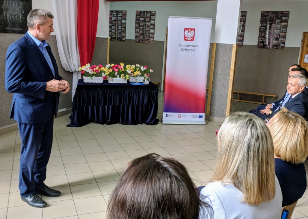 Minister M. Zagórski w Kadzidle (fot. Ministerstwo Cyfryzacji) - zdjęcie #4 - eOstroleka.pl