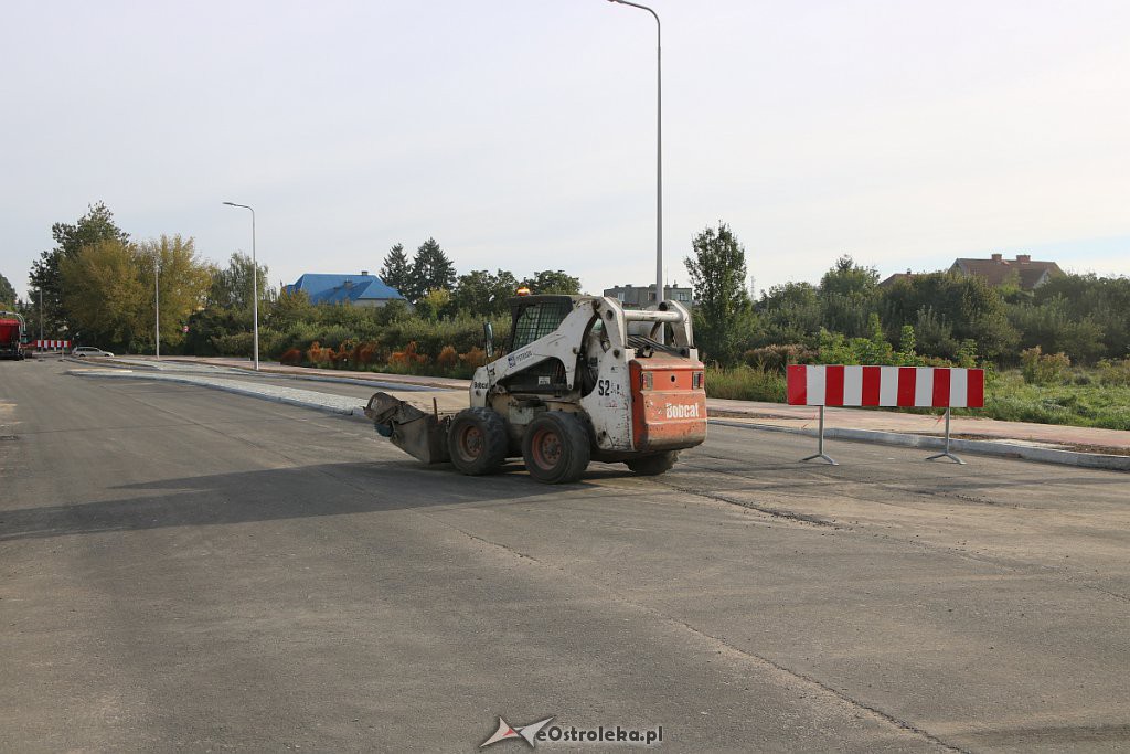 Cztery miesiące po terminie, a ulica Dobrzańskiego wciąż nie gotowa [26.09.2018] - zdjęcie #6 - eOstroleka.pl