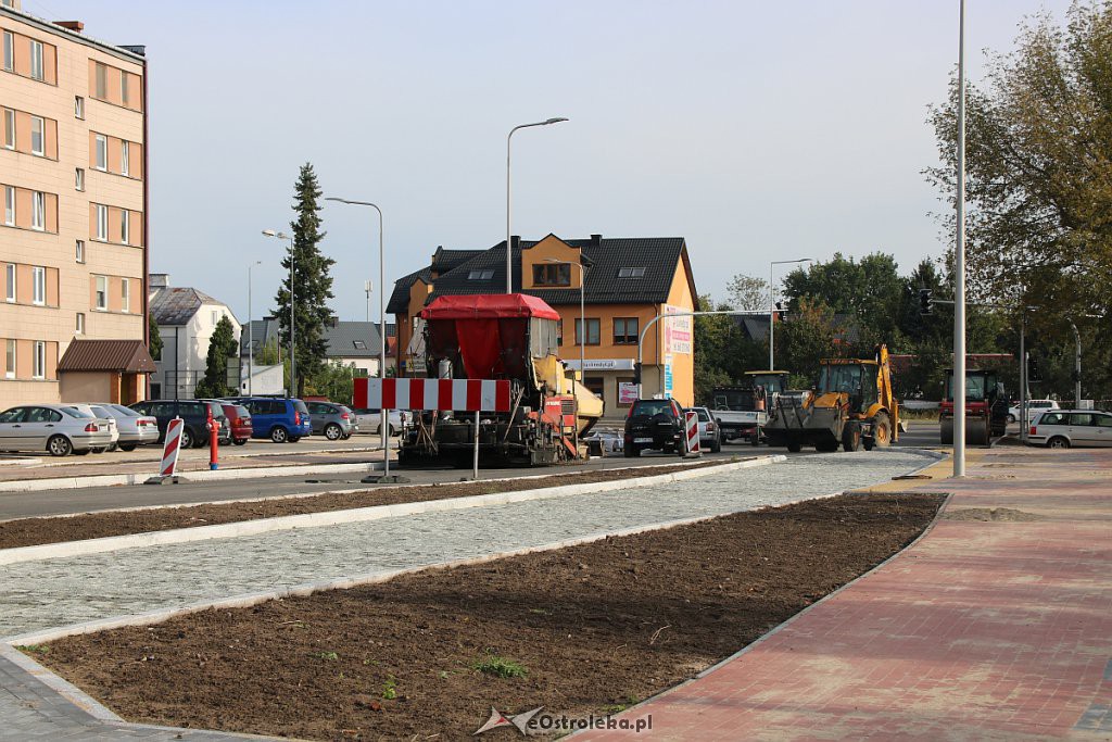 Cztery miesiące po terminie, a ulica Dobrzańskiego wciąż nie gotowa [26.09.2018] - zdjęcie #9 - eOstroleka.pl