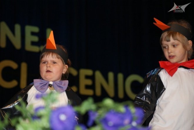 VII Przegląd Dziecięcej Ekologicznej Twórczości Scenicznej (02.06.2010) - zdjęcie #6 - eOstroleka.pl