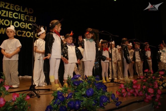 VII Przegląd Dziecięcej Ekologicznej Twórczości Scenicznej (02.06.2010) - zdjęcie #4 - eOstroleka.pl