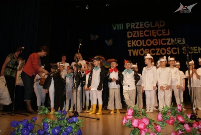 VII Przegląd Dziecięcej Ekologicznej Twórczości Scenicznej (02.06.2010) - zdjęcie #3 - eOstroleka.pl