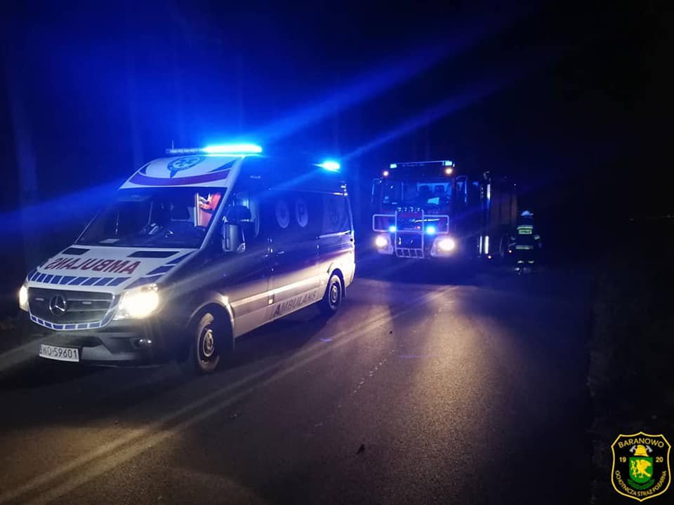 Zawady: 37-latek w porsche rozbił się o drzewo [05.10.2018] - zdjęcie #3 - eOstroleka.pl