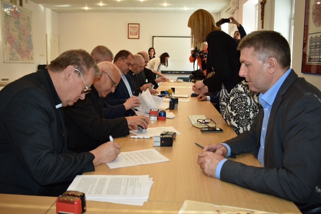 Umowy na dofinansowanie prac konserwatorskich zabytków sakralnych podpisane [10.10.2018] - zdjęcie #9 - eOstroleka.pl