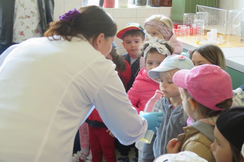 Wizyta Dzieci z Przedszkola „Bajeczka” w OPWiK [12.10.2018] - zdjęcie #2 - eOstroleka.pl
