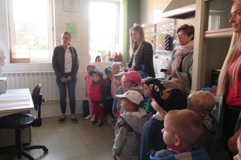 Wizyta Dzieci z Przedszkola „Bajeczka” w OPWiK [12.10.2018] - zdjęcie #5 - eOstroleka.pl