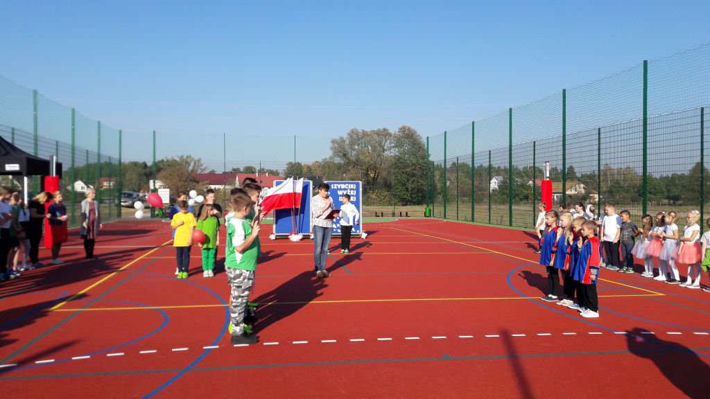 Uczniowie ze szkoły w Olszewce mają nowe boisko [15.10.2018] - zdjęcie #3 - eOstroleka.pl