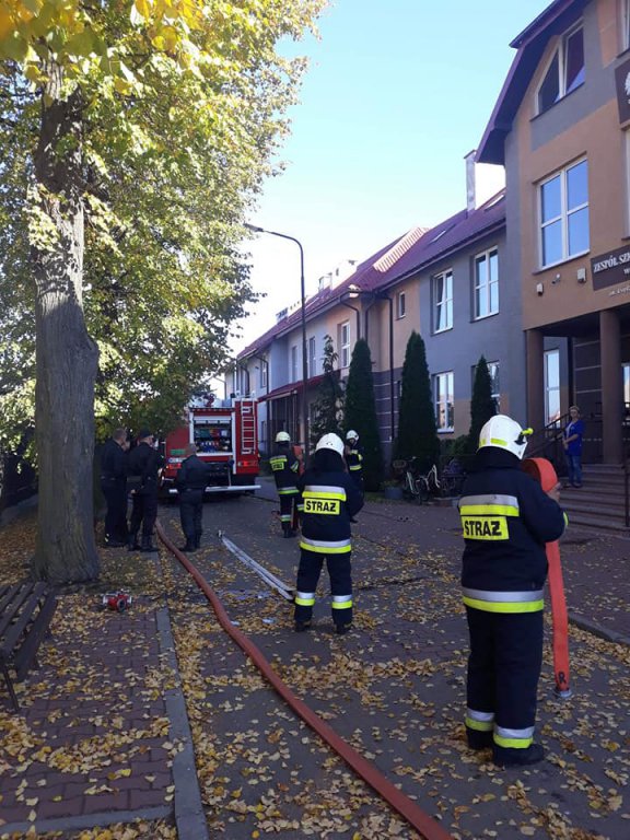 Alarm pożarowy i ewakuacja w ZSP w Myszyńcu [12.10.2018] - zdjęcie #3 - eOstroleka.pl