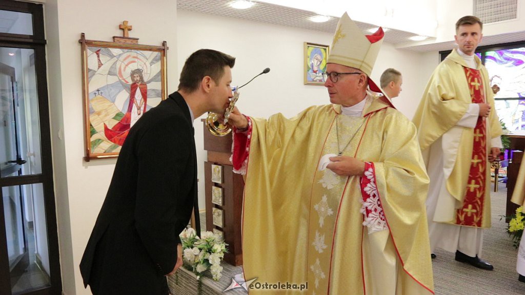 Przekazanie relikwii św. Jana Pawła II do szpitalnej kaplicy [17.10.2018] - zdjęcie #1 - eOstroleka.pl