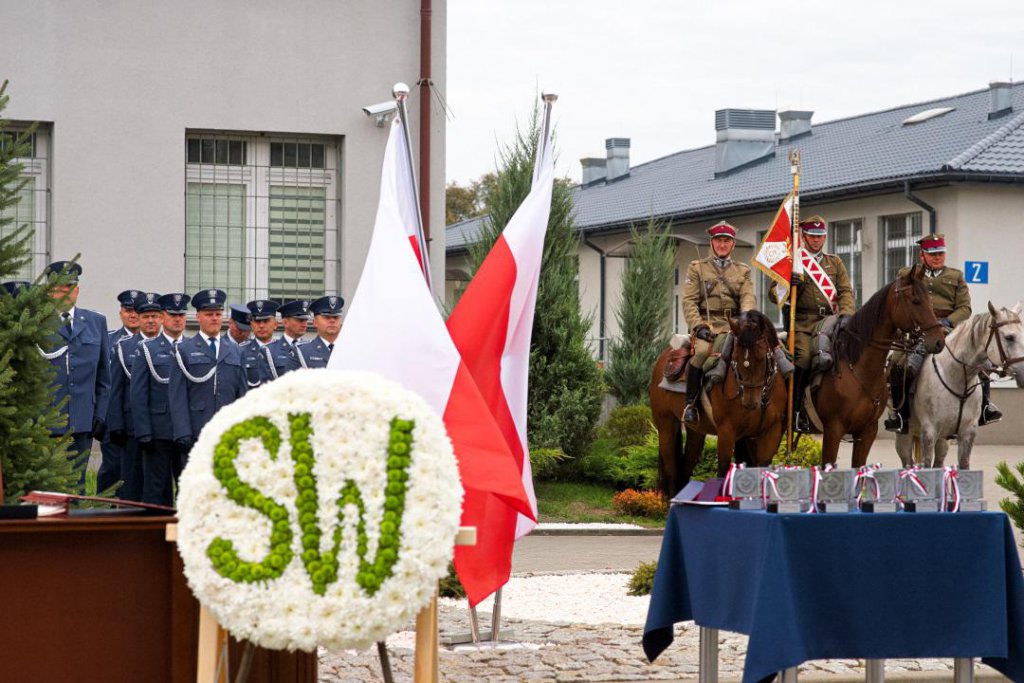 Sztandar powiewa w Zakładzie Karnym w Przytułach [18.10.2018] - zdjęcie #6 - eOstroleka.pl