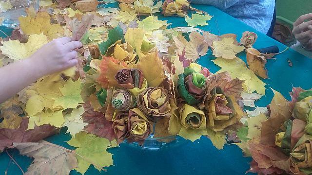 „Róże dla Niepodległej” w ZSZ nr 2 [24.10.2018] - zdjęcie #25 - eOstroleka.pl
