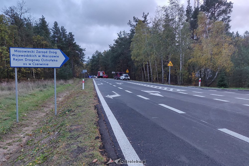 Śmiertelny wypadek pod Czerwinem. Zablokowana droga wojewódzka nr 627 [24.10.2018] - zdjęcie #7 - eOstroleka.pl