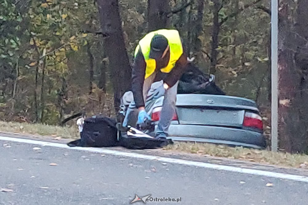 Śmiertelny wypadek pod Czerwinem. Zablokowana droga wojewódzka nr 627 [24.10.2018] - zdjęcie #1 - eOstroleka.pl