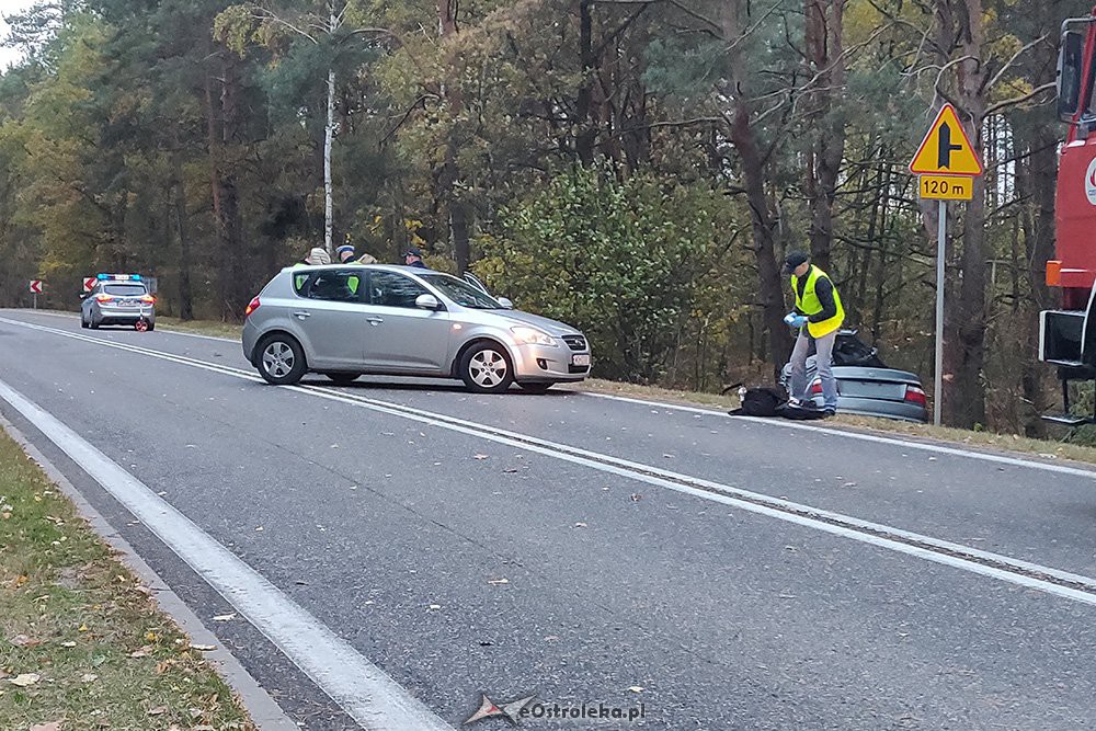 Śmiertelny wypadek pod Czerwinem. Zablokowana droga wojewódzka nr 627 [24.10.2018] - zdjęcie #2 - eOstroleka.pl