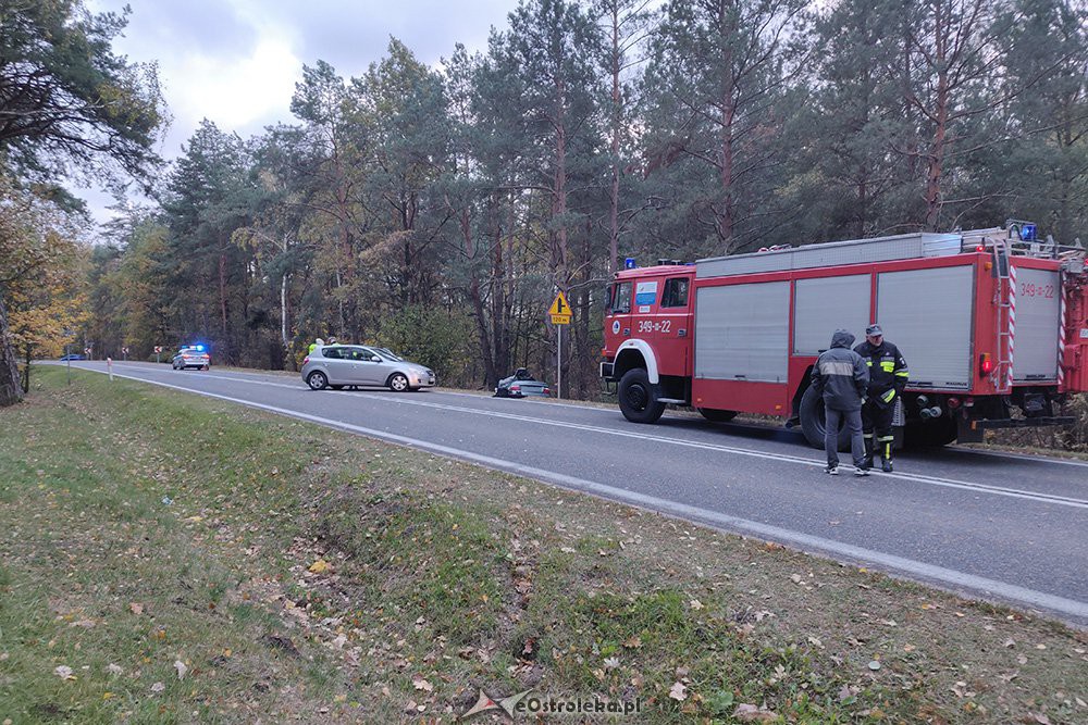 Śmiertelny wypadek pod Czerwinem. Zablokowana droga wojewódzka nr 627 [24.10.2018] - zdjęcie #5 - eOstroleka.pl