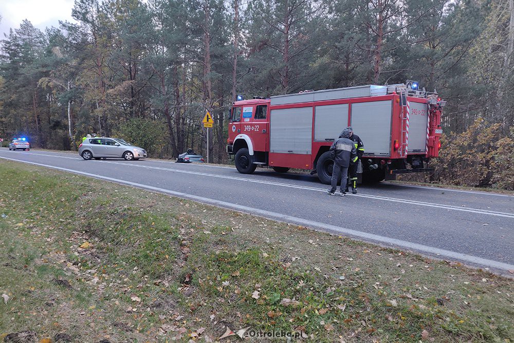 Śmiertelny wypadek pod Czerwinem. Zablokowana droga wojewódzka nr 627 [24.10.2018] - zdjęcie #6 - eOstroleka.pl