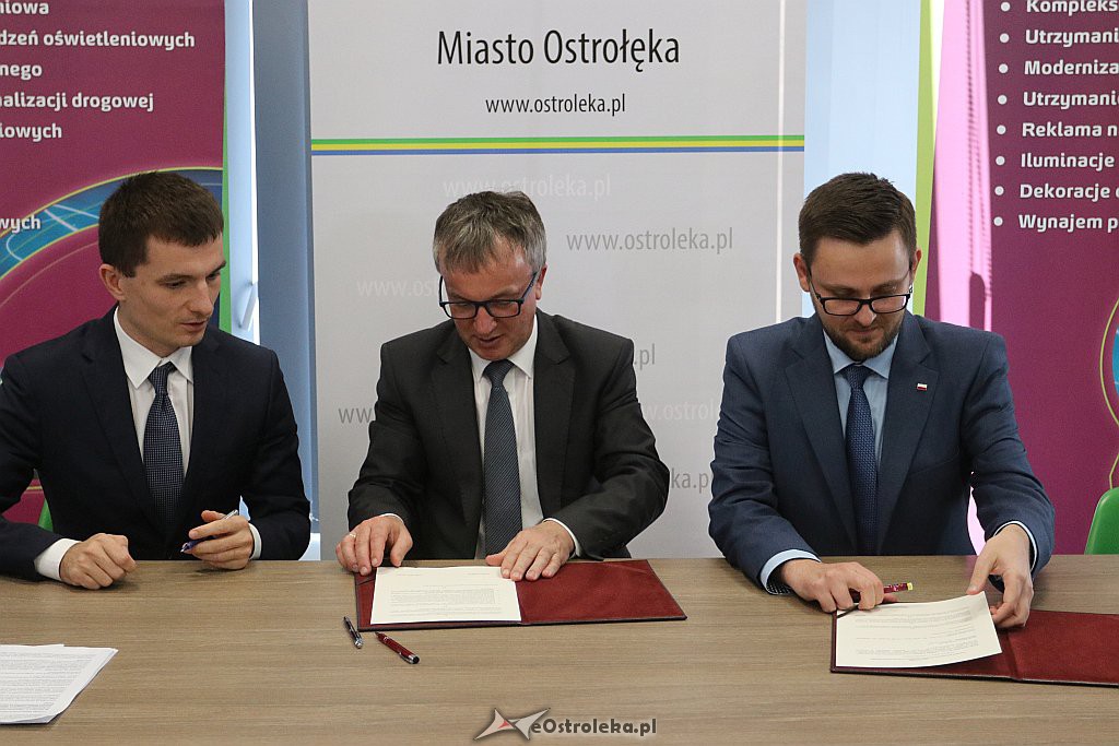 Podpisanie umowy na inwestycję Smart przejście [31.10.2018] - zdjęcie #1 - eOstroleka.pl