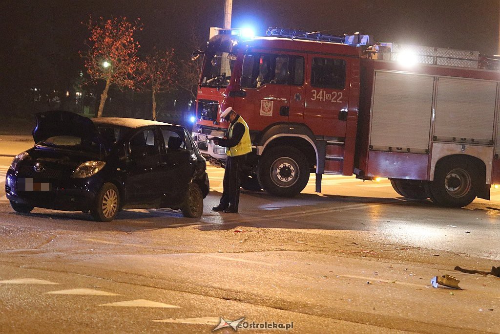 Wypadek na skrzyżowaniu przy ul. Goworowskiej i Pomian [31.10.2018] - zdjęcie #3 - eOstroleka.pl