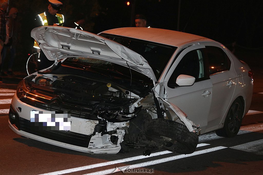 Wypadek na skrzyżowaniu przy ul. Goworowskiej i Pomian [31.10.2018] - zdjęcie #7 - eOstroleka.pl