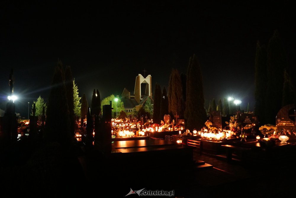 Ostrołęckie cmentarze nocą [1.11.2018] - zdjęcie #48 - eOstroleka.pl