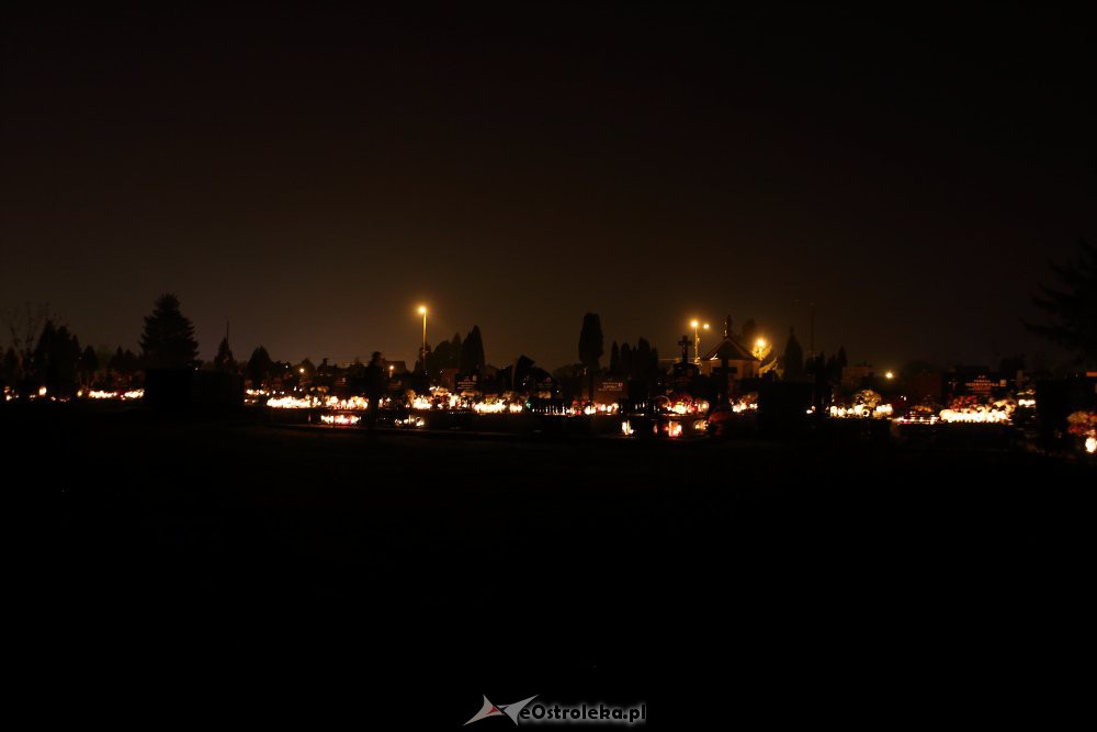 Ostrołęckie cmentarze nocą [1.11.2018] - zdjęcie #58 - eOstroleka.pl
