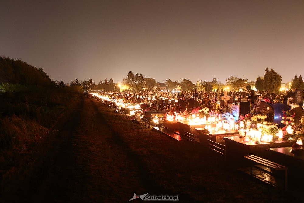 Ostrołęckie cmentarze nocą [1.11.2018] - zdjęcie #65 - eOstroleka.pl