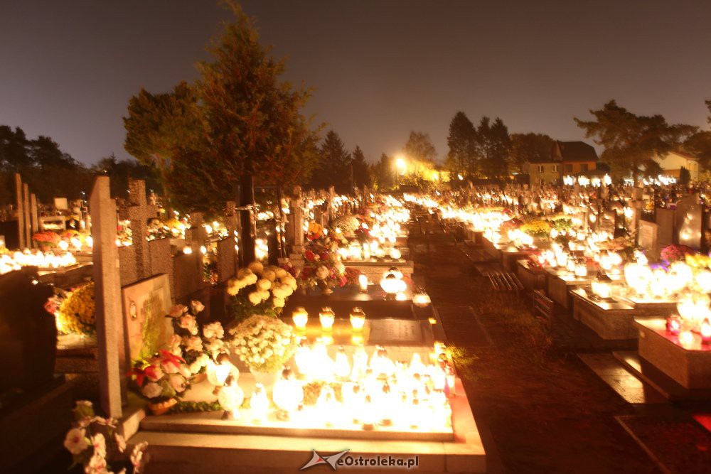 Ostrołęckie cmentarze nocą [1.11.2018] - zdjęcie #67 - eOstroleka.pl