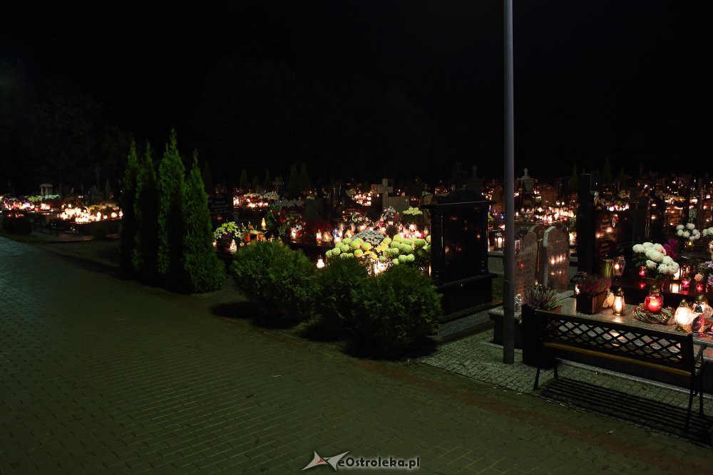 Ostrołęckie cmentarze nocą [1.11.2018] - zdjęcie #7 - eOstroleka.pl