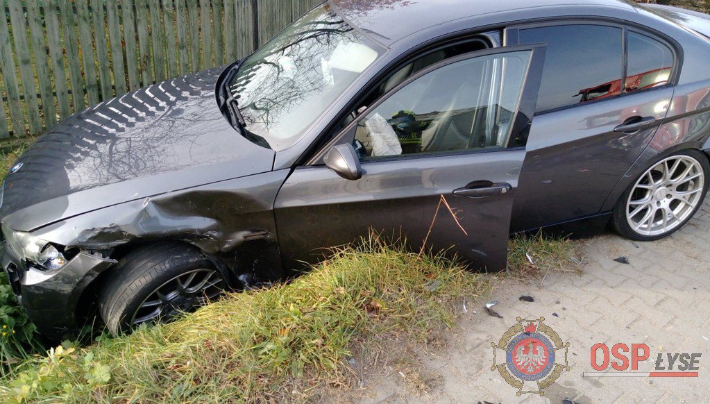 Kolejny wypadek w Łysych. Zawiniło kierowca peugeota [01.11.2018] - zdjęcie #4 - eOstroleka.pl