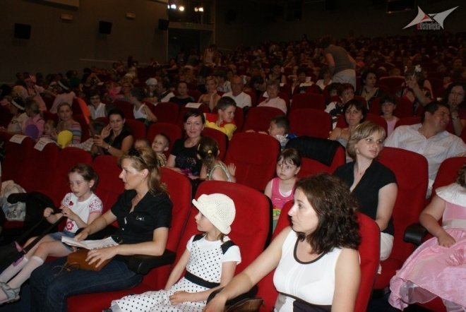 Cała Polska Czyta Dzieciom (10.06.2010) - zdjęcie #38 - eOstroleka.pl