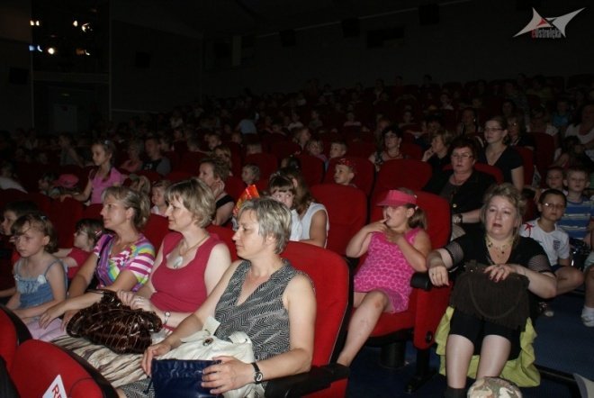 Cała Polska Czyta Dzieciom (10.06.2010) - zdjęcie #37 - eOstroleka.pl