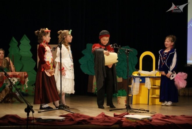 Cała Polska Czyta Dzieciom (10.06.2010) - zdjęcie #28 - eOstroleka.pl