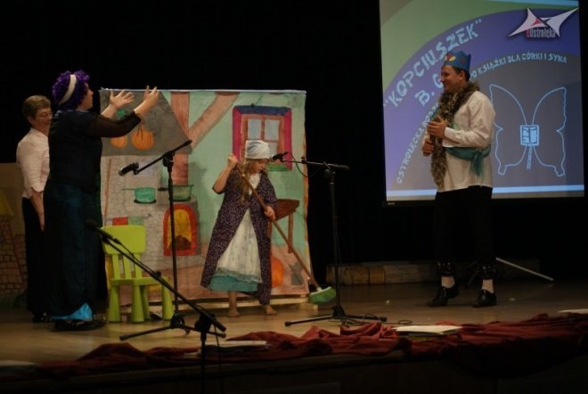 Cała Polska Czyta Dzieciom (10.06.2010) - zdjęcie #24 - eOstroleka.pl