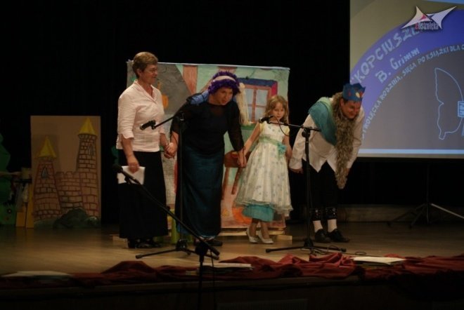 Cała Polska Czyta Dzieciom (10.06.2010) - zdjęcie #22 - eOstroleka.pl