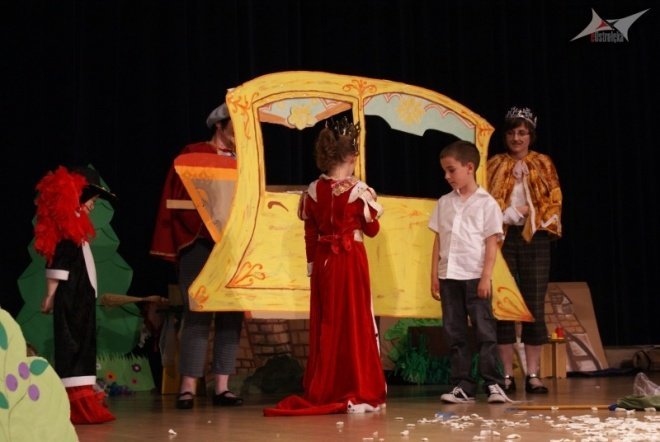 Cała Polska Czyta Dzieciom (10.06.2010) - zdjęcie #14 - eOstroleka.pl