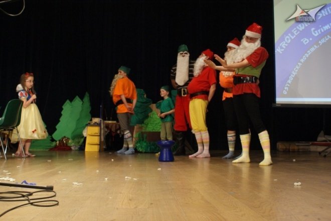 Cała Polska Czyta Dzieciom (10.06.2010) - zdjęcie #8 - eOstroleka.pl