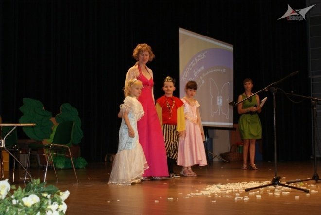 Cała Polska Czyta Dzieciom (10.06.2010) - zdjęcie #6 - eOstroleka.pl