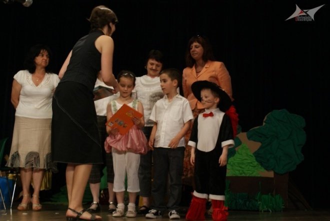 Cała Polska Czyta Dzieciom (10.06.2010) - zdjęcie #2 - eOstroleka.pl