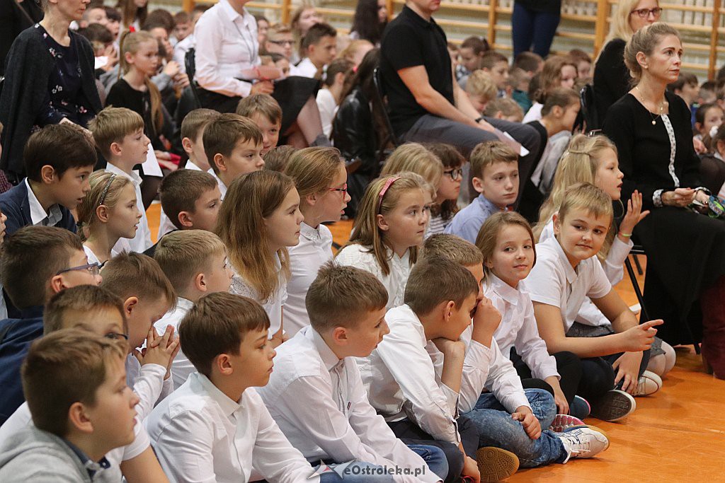 100-lecie niepodległości w Szkole Podstawowej nr 5 w Ostrołęce [08.11.2018] - zdjęcie #3 - eOstroleka.pl