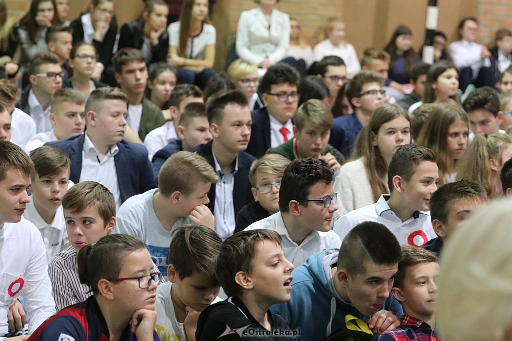 100-lecie niepodległości w Szkole Podstawowej nr 5 w Ostrołęce [08.11.2018] - zdjęcie #15 - eOstroleka.pl