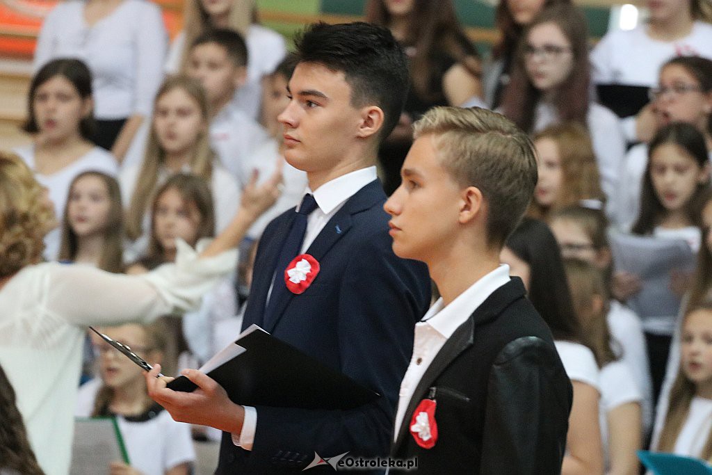 100-lecie niepodległości w Szkole Podstawowej nr 5 w Ostrołęce [08.11.2018] - zdjęcie #19 - eOstroleka.pl
