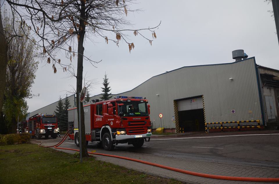 Pożar magazynu papieru w zakładach Stora Enso [09.11.2018] - zdjęcie #3 - eOstroleka.pl