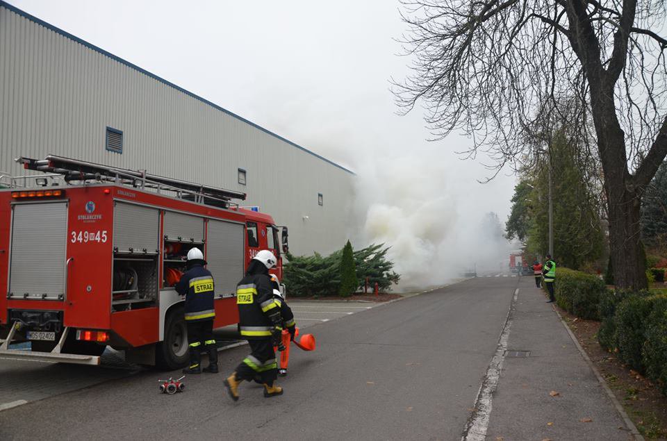 Pożar magazynu papieru w zakładach Stora Enso [09.11.2018] - zdjęcie #5 - eOstroleka.pl