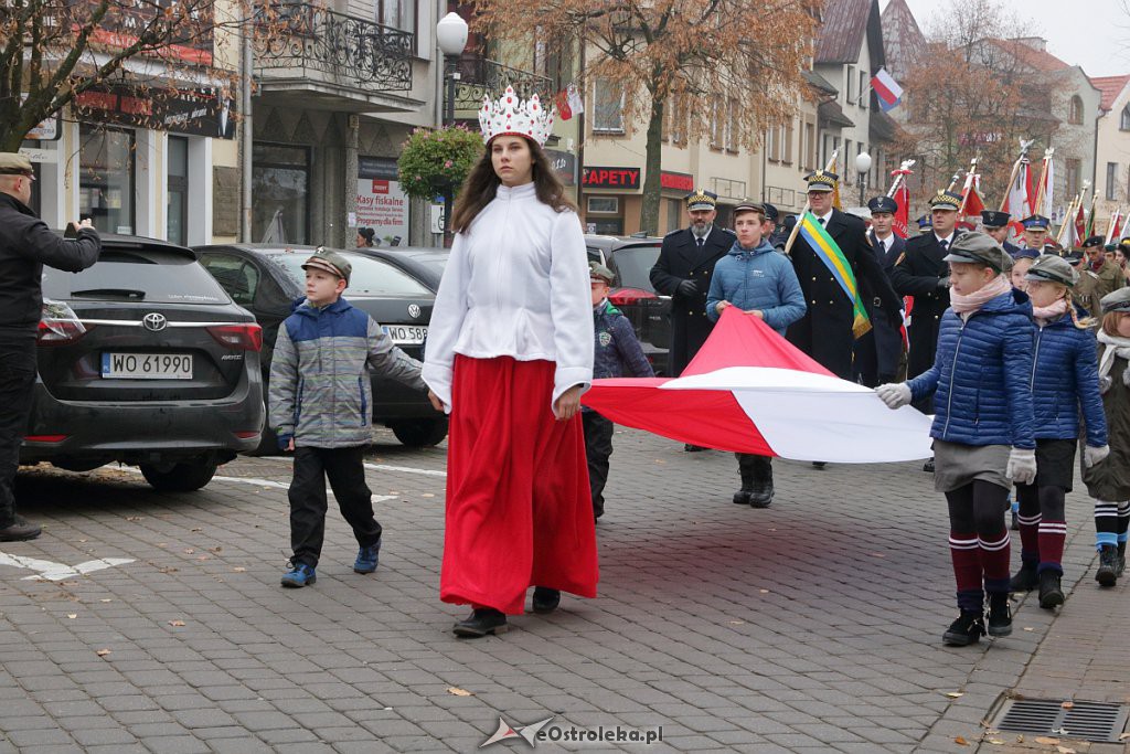 Święto Niepodległości 2018: Biało-czerwony marsz na ulicach Ostrołęki [11.11.2018] - zdjęcie #8 - eOstroleka.pl