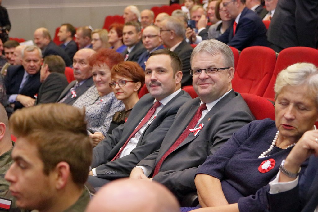 Uroczysta sesja Rady Miasta Ostrołęki [11.11.2018] - zdjęcie #39 - eOstroleka.pl